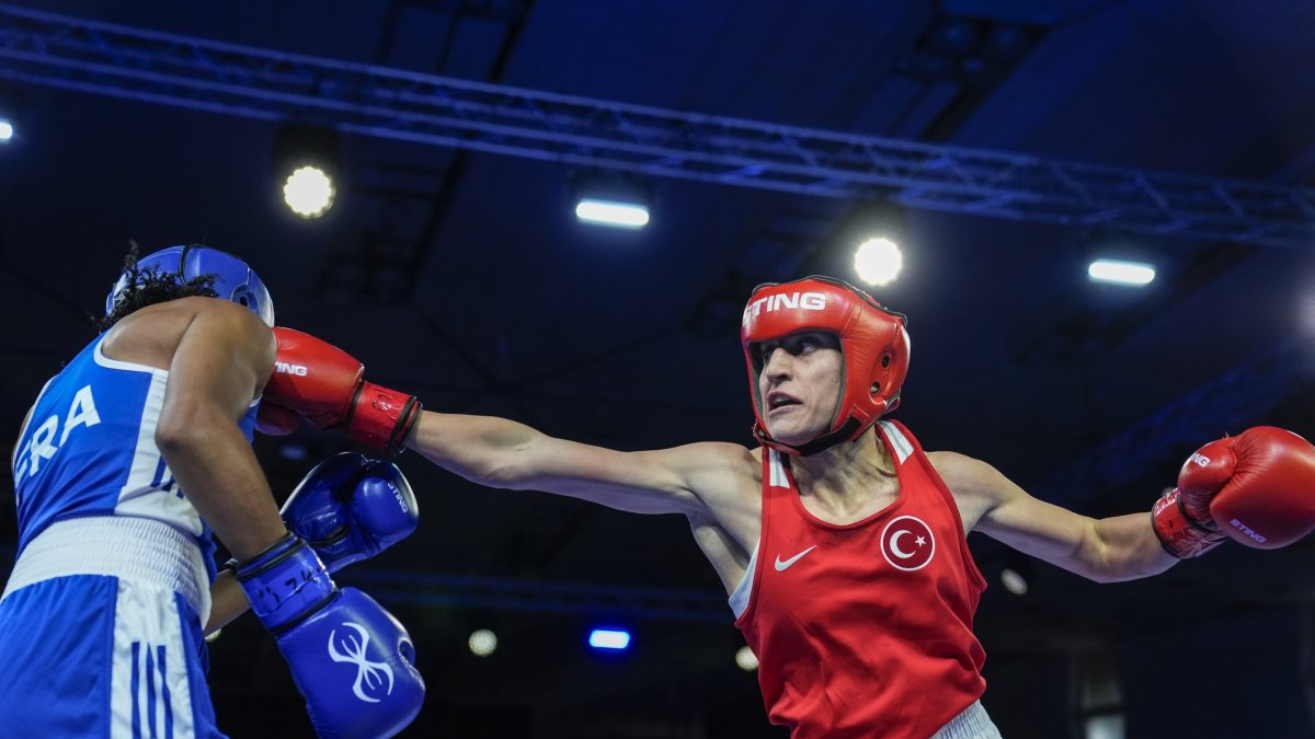 Turkish boxer Gizem Özer (R) competes against France’s Sthelyne Grosy in the women’s 60-kilogram semifinal at the 2026 European Boxing Championships at Asics Arena, Sofia, Bulgaria, Sept. 24, 2026. (AA Photo)
