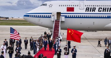 U.S. President Donald Trump (C-R) greets Chinese President Xi Jinping (C-L) upon his arrival at Joint Base Andrews, Maryland, U.S., Sept. 23, 2026. (EPA Photo)