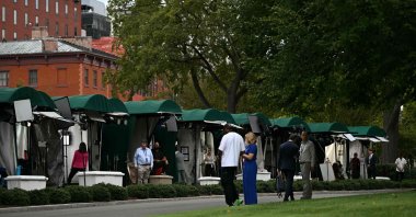 Members of the media on Pebble Beach, where television networks broadcast from the North Lawn of the White House in Washington, D.C., U.S., Sept. 18, 2026. (AFP Photo)
