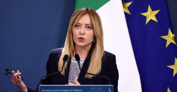 Italian Prime Minister Giorgia Meloni gives a press statement with Japanese Prime Minister Sanae Takaichi (not pictured) after their meeting at Villa Doria Pamphilj in Rome, Italy, June 15, 2026. (Reuters File Photo)