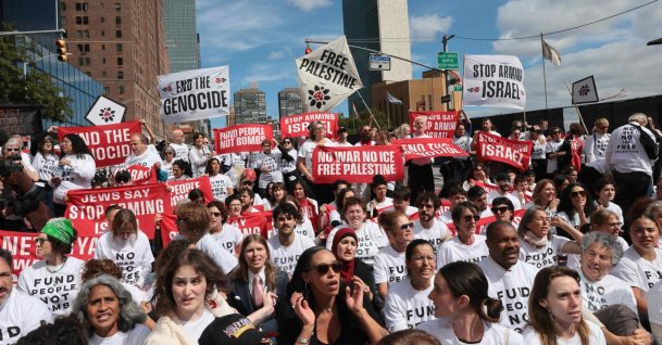 Protesters against Israeli Prime Minister Benjamin Netanyahu and his genocidal actions in Gaza block a street next to the United Nations headquarters in New York City, U.S., Sept. 24, 2026. (AFP Photo)