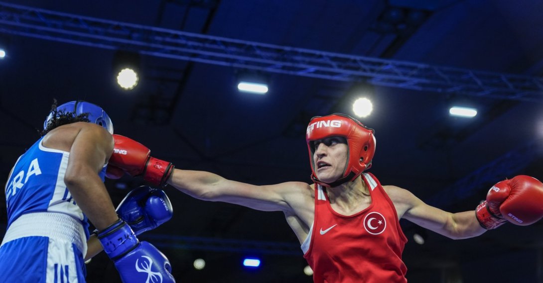 Turkish boxer Gizem Özer (R) competes against France’s Sthelyne Grosy in the women’s 60-kilogram semifinal at the 2026 European Boxing Championships at Asics Arena, Sofia, Bulgaria, Sept. 24, 2026. (AA Photo)
