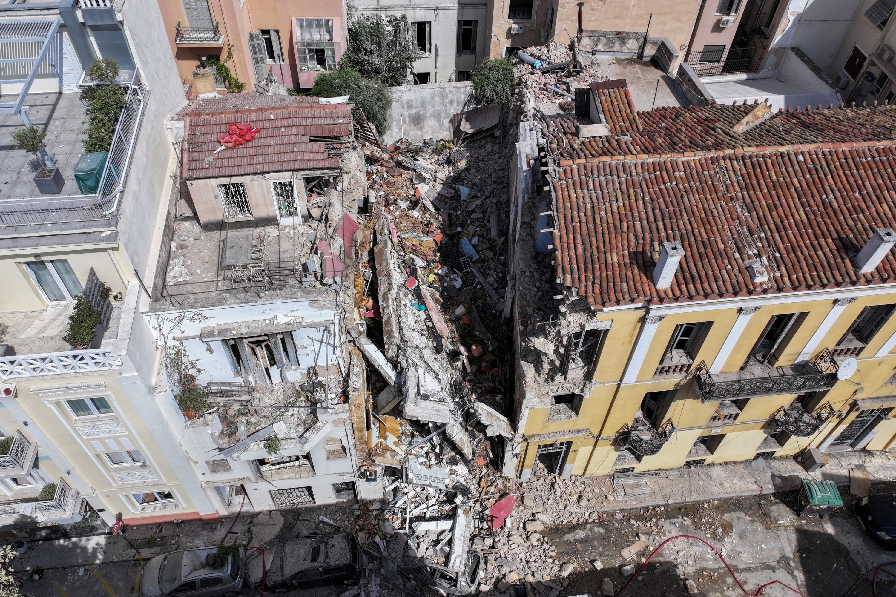 5 missing after blast rocks building near Athens Acropolis