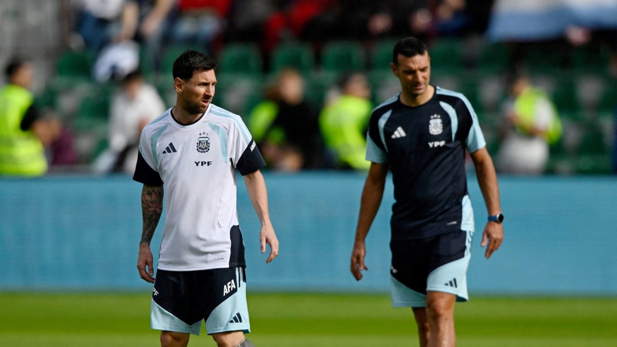 Scaloni opens door to Argentina stay as Messi prepares for farewell - Daily Sabah thumbnail