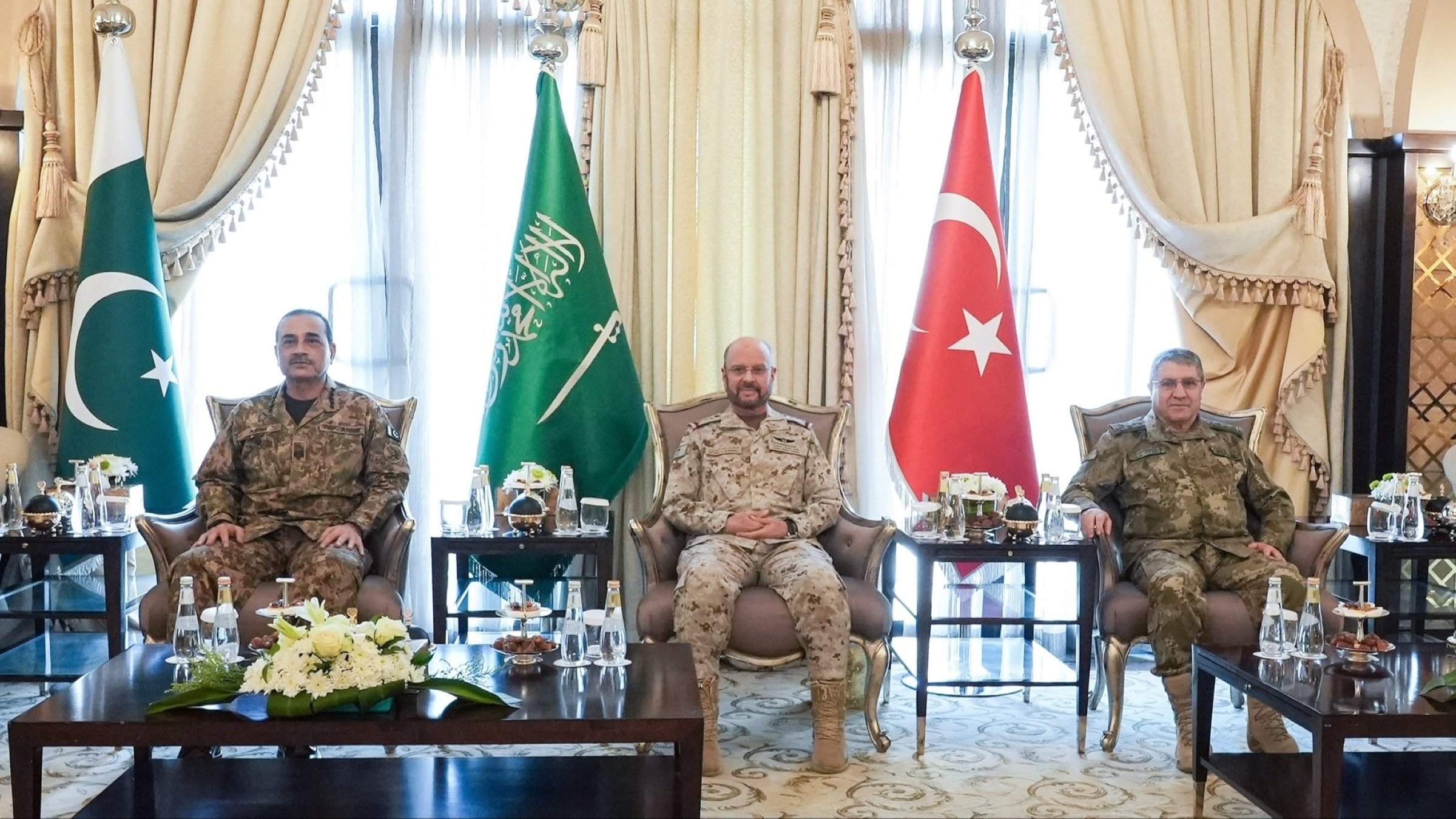Chief of General Staff Gen. Selçuk Bayraktaroğlu meets his Pakistani and Saudi counterparts in Riyadh, Sept. 25, 2026. (Handout via IHA)