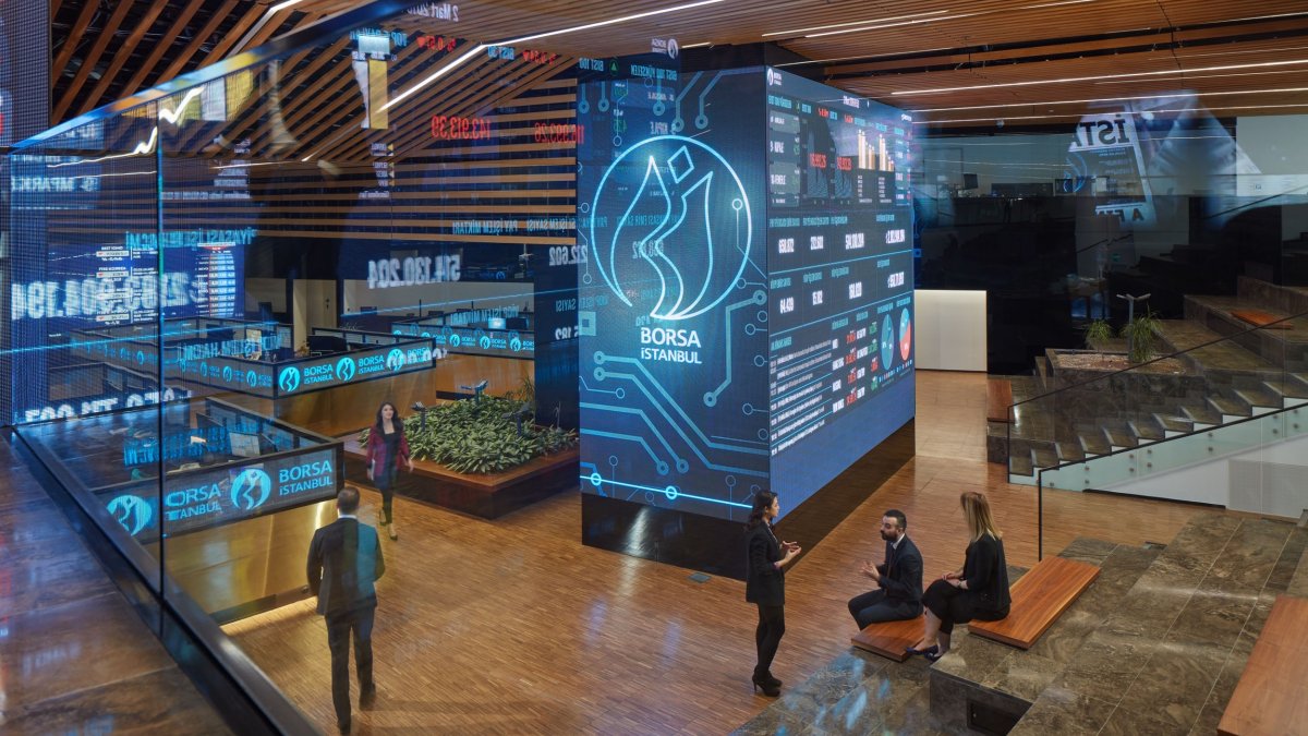 People are seen inside the Borsa Istanbul Stock Exchange (BIST) in Istanbul, Türkiye, April 20, 2020. (IHA Photo)