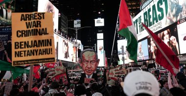 Demonstrators protest against Israeli Prime Minister Benjamin Netanyahu's war crimes in Gaza, Times Square, New York, U.S., Sept. 24, 2026. (Reuters Photo)