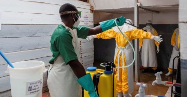 A nurse at the Kitatumba Ebola treatment center disinfects himself after treating an Ebola patient at the facility run by MSF, in Butembo, North Kivu province, DRC, Sept. 23, 2026. (Reuters Photo)