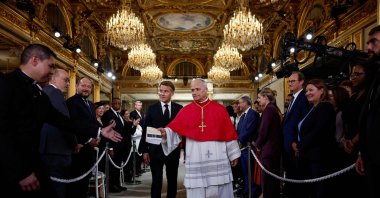 France's President Emmanuel Macron (L) and Pope Leo XIV meet with authorities, members of civil society and the diplomatic corps following their meeting at the Elysee Presidential Palace, Paris, France, Sept. 25, 2026. (AFP Photo)