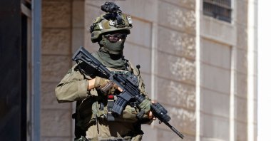 An Israeli soldier conducts a raid in the Palestinian town of Beddu, northwest of Jerusalem, Sept. 21, 2026. (AFP Photo)