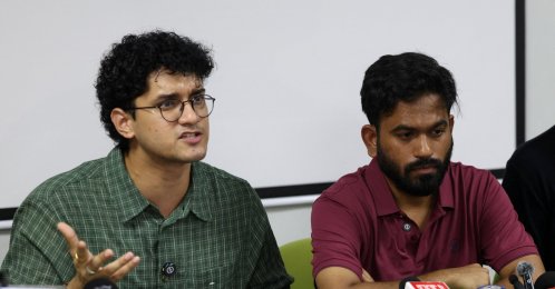 Saurav Das, a convenor of the Cockroach Janta Party (CJP), speaks as the party's head, Abhijeet Dipke looks on during a press conference to demand the resignation of India's Chief Election Commissioner, Gyanesh Kumar, New Delhi, India, Sept. 24, 2026. (Reuters Photo)