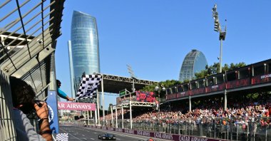Mercedes' British driver George Russell wins ahead of Red Bull Racing's Dutch driver Max Verstappen in the Formula One Azerbaijan Grand Prix at the Baku City Circuit, Baku, Azerbaijan, Sept. 26, 2026. (AFP Photo)