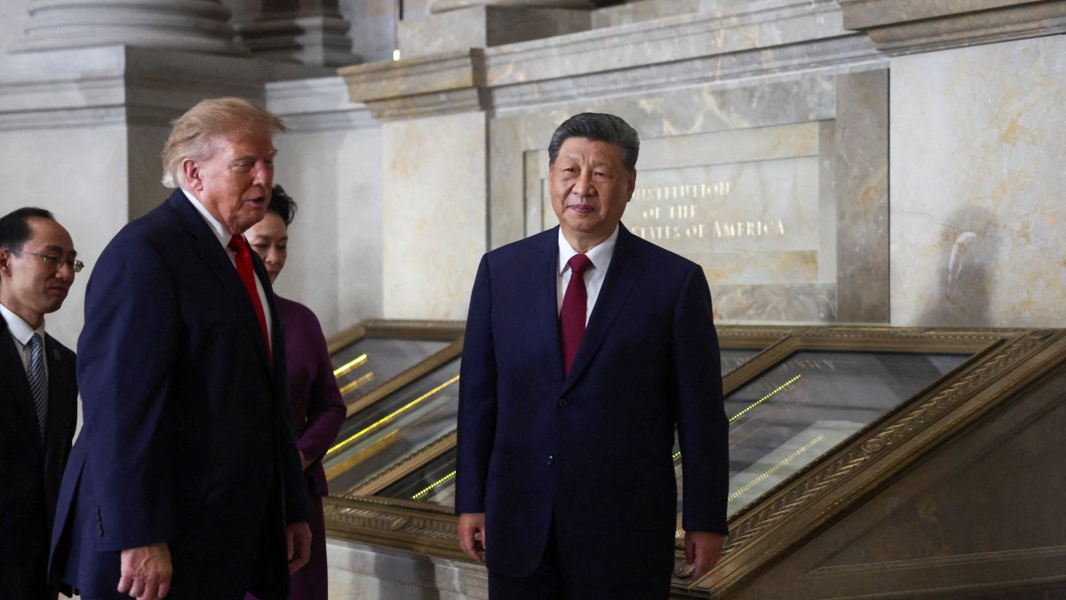 U.S. President Donald Trump and Chinese President Xi Jinping tour the National Archives, Washington, U.S., Sept. 25, 2026. (Reuters Photo)