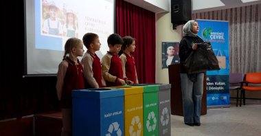In this undated photo, students receive education on waste separation and recycling as part of Türkiye’s Zero Waste Movement. (AA Photo)