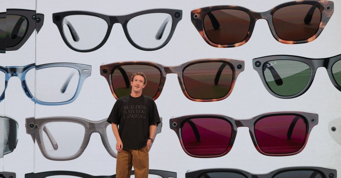 Meta CEO Mark Zuckerberg presents the new line of smart glasses during the Meta Connect event at the company's headquarters in Menlo Park, California, U.S., Sept. 23, 2026. (Reuters Photo)