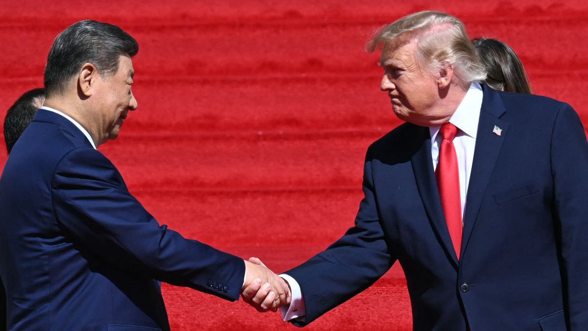U.S. President Donald Trump shakes hands with China's President Xi Jinping after a visit to the National Archives in Washington, D.C., U.S., Sept. 25, 2026. (AFP Photo)