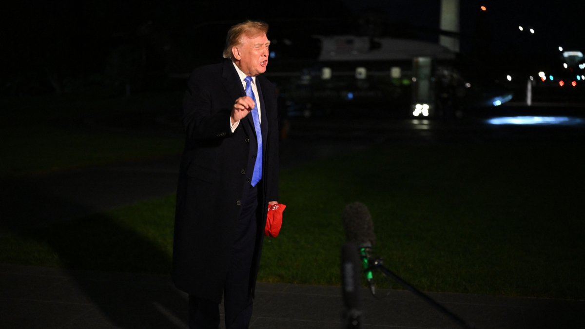 U.S. President Donald Trump talks to the media after disembarking from Marine One on the South Lawn of the White House in Washington, U.S., Sept. 27, 2026. (AFP Photo)