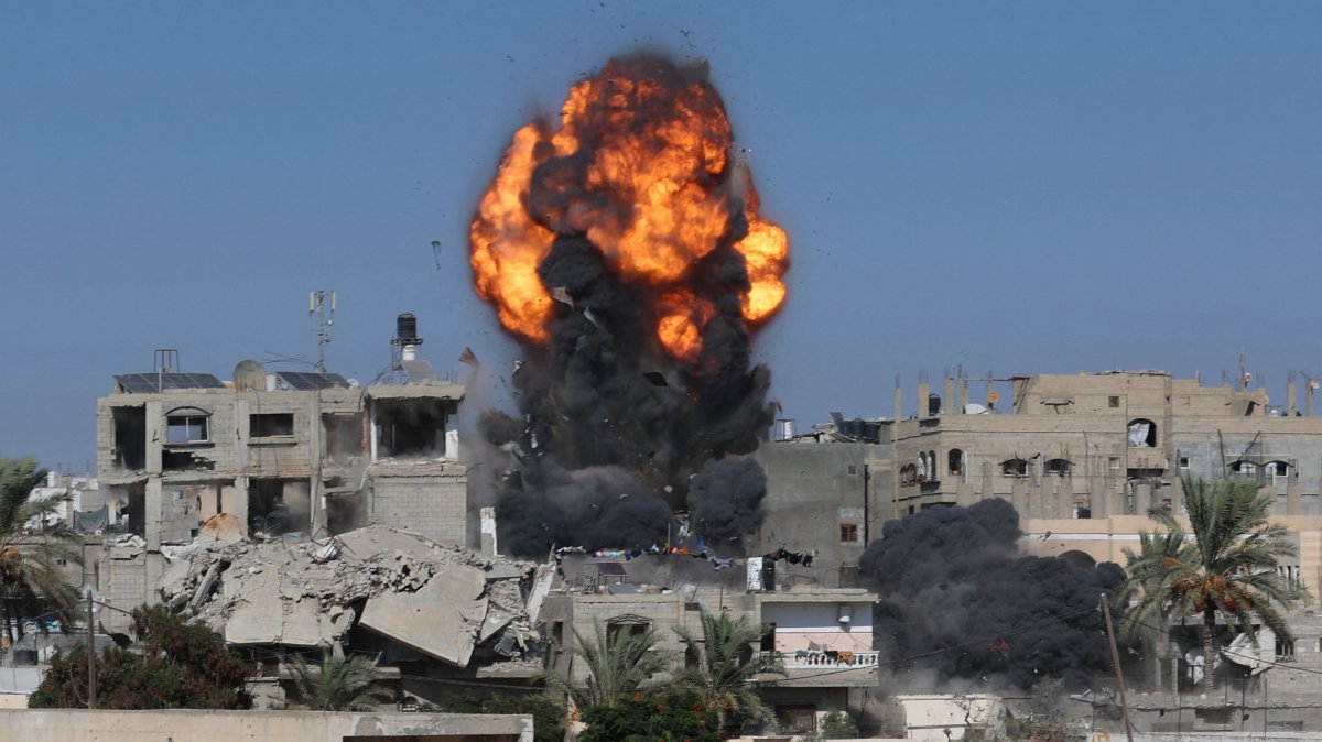 Smoke and flames rise from a house during an Israeli strike, carried out after the Israeli military warned residents to evacuate the area, in Khan Younis, in the southern Gaza Strip, Sep. 9, 2026. (Reuters File Photo)
