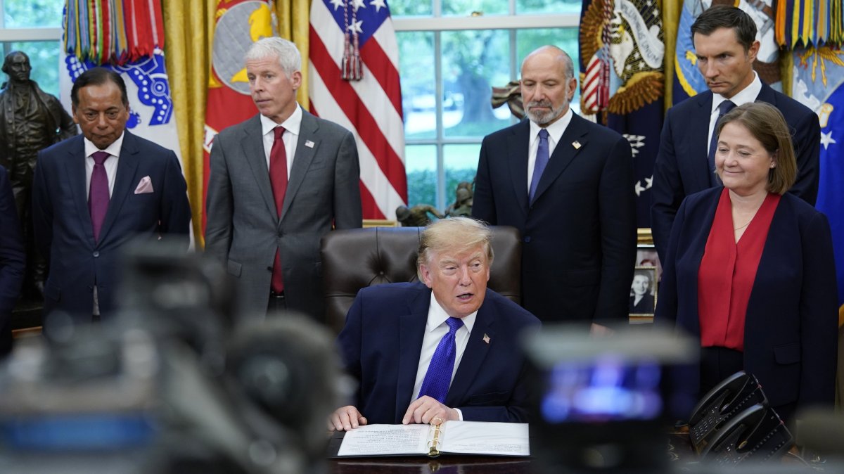 U.S. President Donald Trump delivers an announcement in the Oval Office of the White House in Washington, U.S., Sept. 28, 2026. (EPA Photo)
