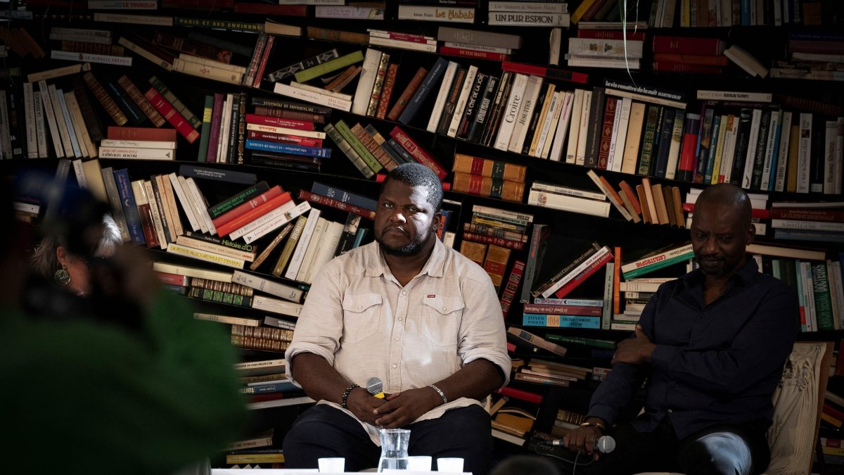  Canadian-Haitian novelist Thelyson Orelien (L) and Rwandan author, dancer and stage director Dorcy Rugamba take part in the 28th edition of "Les Correspondances" literature festival in Manosque, France, Sept. 24, 2026. (AFP Photo)