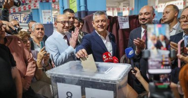 YP Chair Özgür Özel casts his vote, Manisa, western Türkiye, Sept. 26, 2026. (İHA Photo)