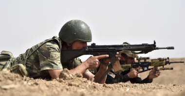 Turkish and Iraqi soldiers take part in military exercises, Silopi, near the Habur border gate with Iraq, southeastern Türkiye, Sept. 26, 2017.  (AP Photo)