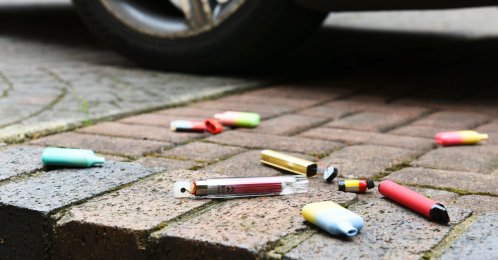 A view of discarded vapes and e-cigarettes litter a car park, London, England, U.K., Sept. 20, 2024. (Getty Images Photo)