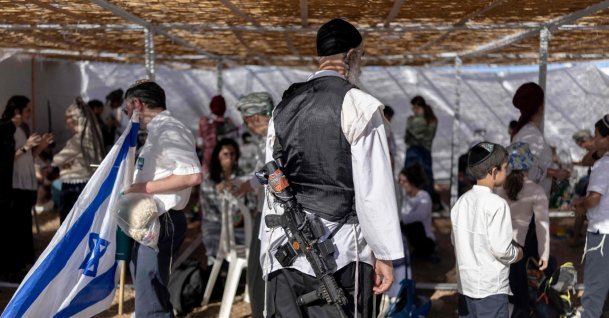 Israeli right-wing extremists from Nahala settler movement gather by the Israel-Gaza border, Sept. 27, 2026. (AFP Photo)