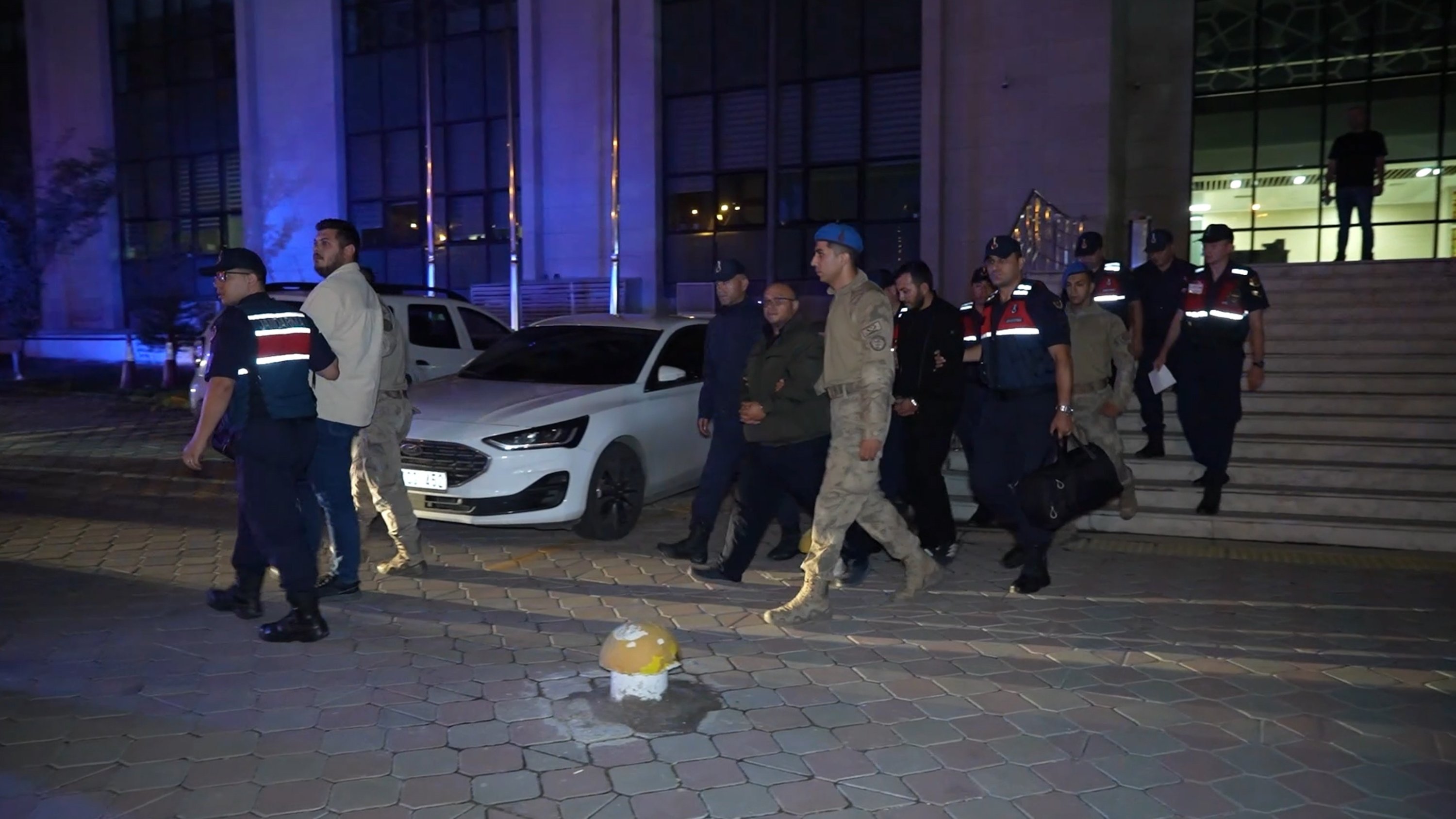 Former mayors among arrested in major ops against corruption in Türkiye