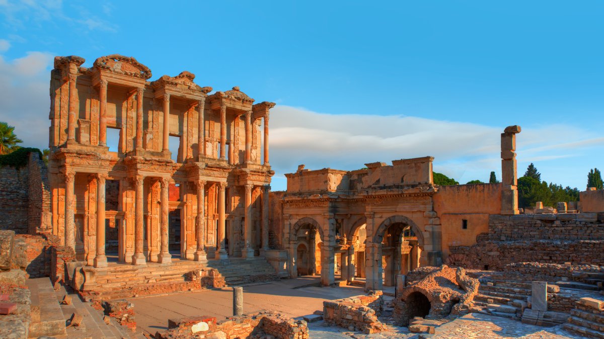 The Library of Celsus in Ephesus, Izmir, Türkiye. (Shutterstock Photo)