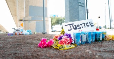 Flowers and candles are seen at an intersection near an ICE-related shooting, Austin, Texas, U.S., Sept.21, 2026. (AFP Photo)