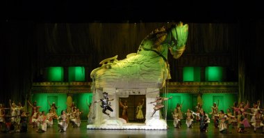 Fire of Antolia's dance production "Troy," inspired by Homer's "Iliad," returns to Istanbul this week before the ensemble embarks on a two-month tour across Russia. (AA Photo)