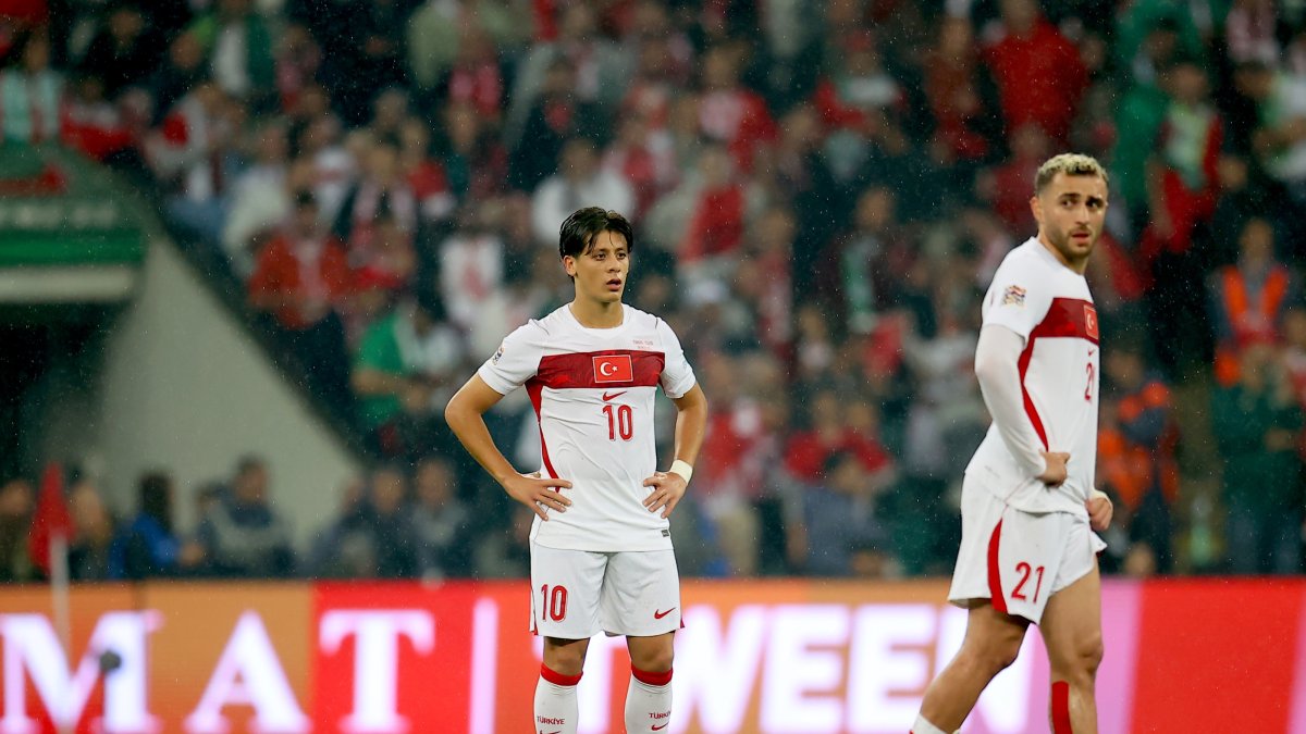 Türkiye's Arda Güler (L) and Bariş Alper Yılmaz look dejected during the UEFA Nations League Group A match against Italy at Yüzüncü Yıl Atatürk Stadium, Bursa, Sept. 28, 2026. (AA Photo) 