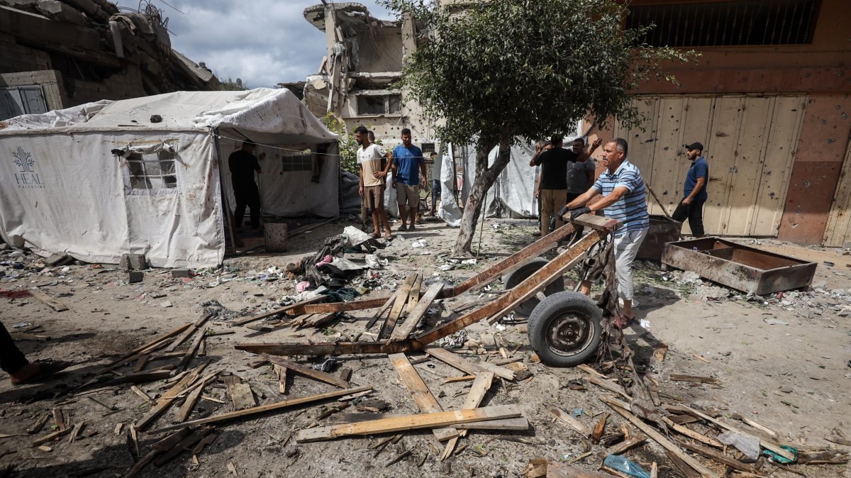 People inspect the site of an Israeli attack that killed five people in Gaza, Palestine, Sept. 30, 2026. (AA Photo)