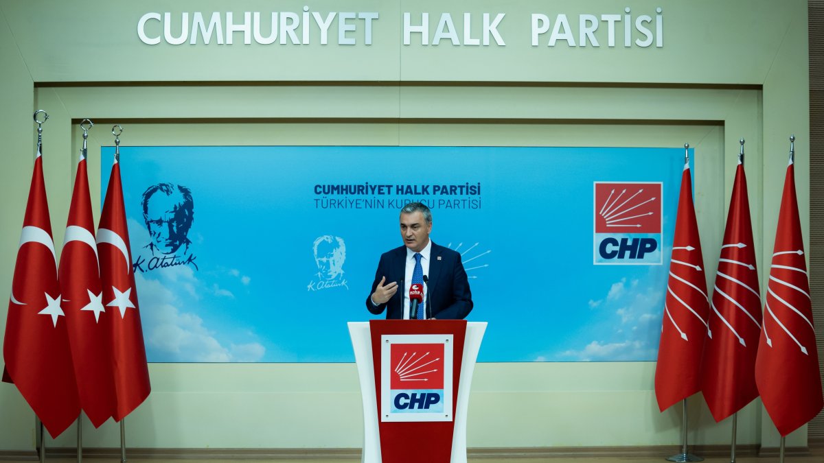 CHP spokesman Müslim Sarı speaks to reporters following a meeting of the party’s Central Executive Board (MYK), Ankara, Sept. 30, 2026. (AA Photo)