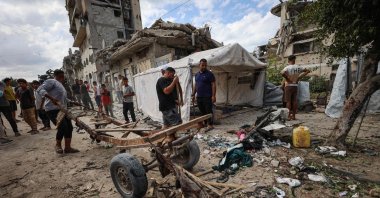Palestinians inspect the damage following an Israeli airstrike that targeted a minibus and killed five people in Gaza City's Tel al-Hawa neighborhood, Sept. 30, 2026. (AFP Photo)