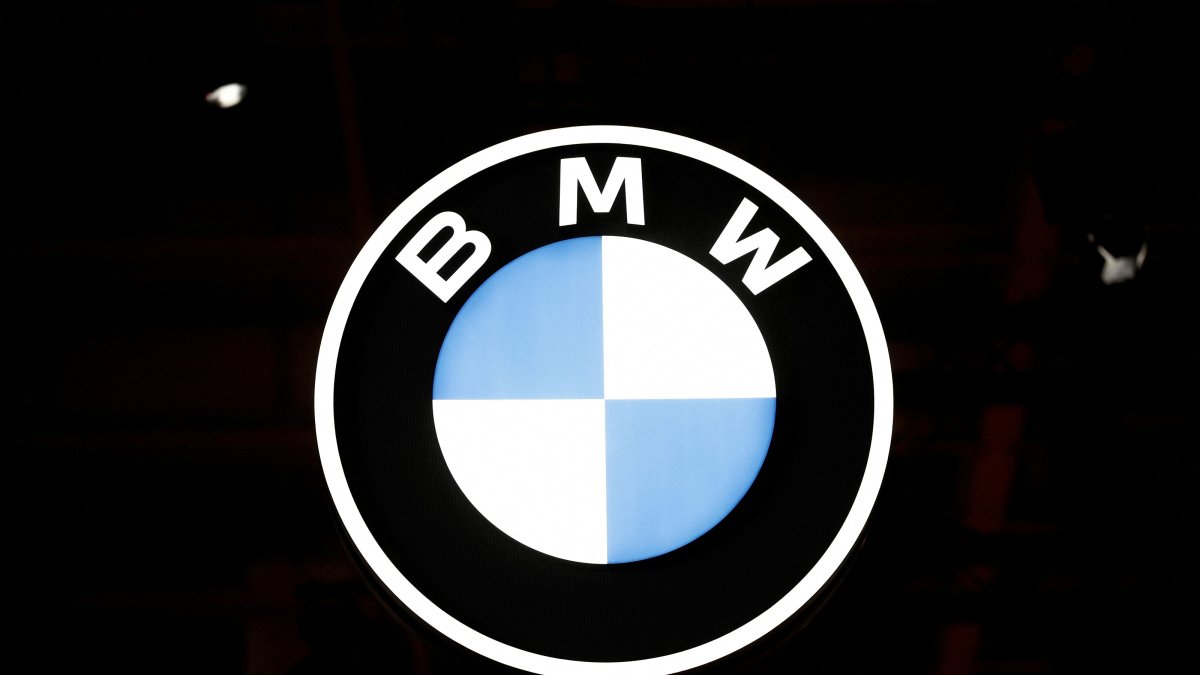 A BMW logo is seen on Media Day at the 2024 Paris Auto Show, Paris, France, Oct. 14, 2024. (Reuters Photo)