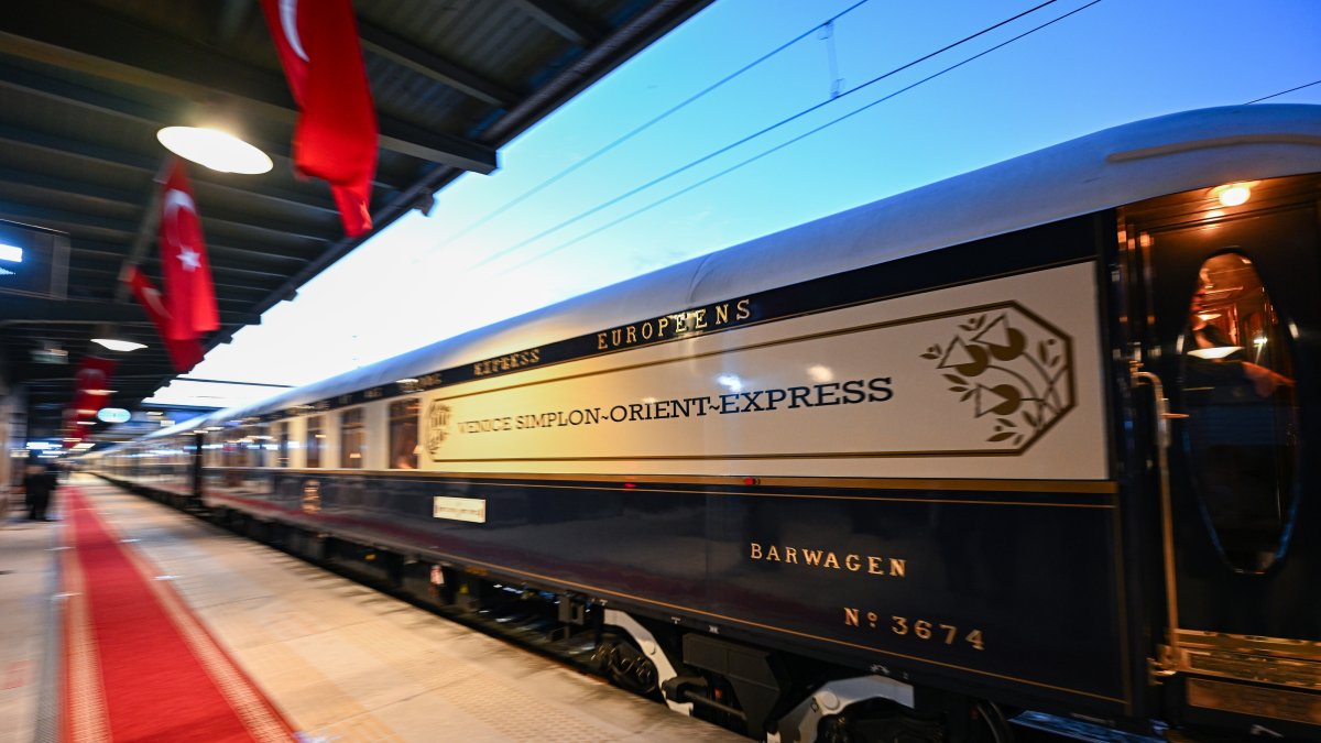 The Venice Simplon-Orient-Express arrives at Bakırköy station, Istanbul, Türkiye, Sept. 30, 2026. (AA Photo)