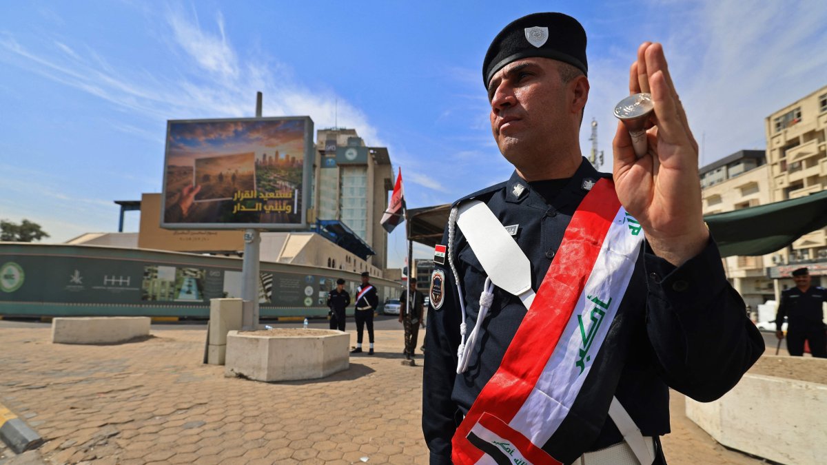 A member of the Iraqi security forces stands guard during a military parade marking the withdrawal of the U.S.-led coalition from Iraq, Baghdad, Iraq, Sept. 30, 2026. (AFP Photo)