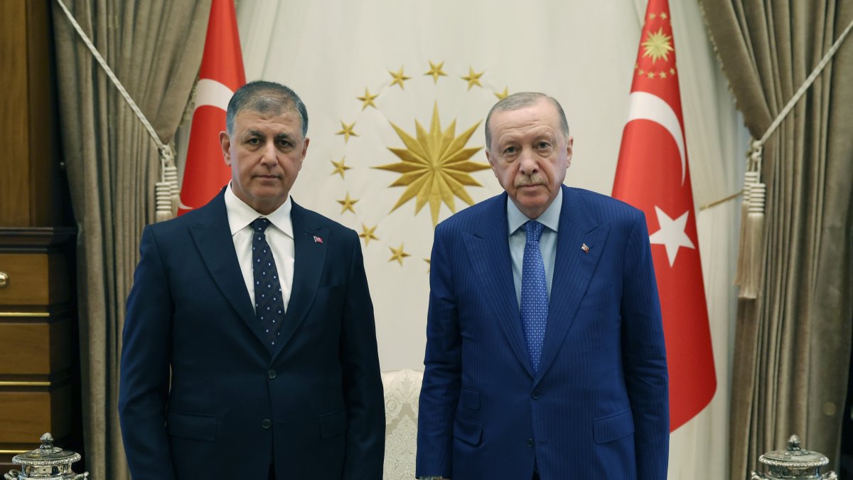 President Recep Tayyip Erdoğan meets Izmir Mayor Cemil Tugay at the Presidential Complex, Ankara, Türkiye, Aug. 30, 2026. (AA Photo)
