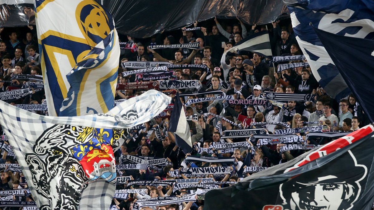 Bordeaux fans display scarves during the Europa League game between FC Girondins de Bordeaux and FC Sion at Matmut Atlantique Stadium, Bordeaux, France, Oct. 22, 2015. (Getty Images Photo)