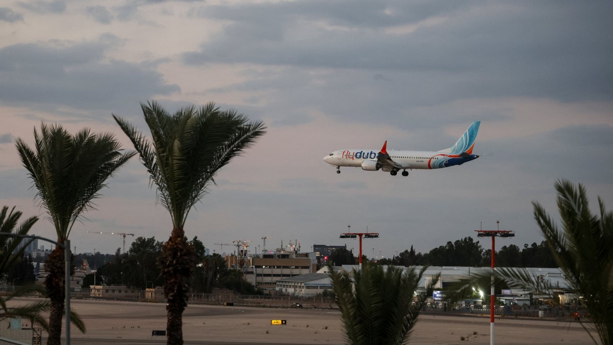 A plane carrying passengers who were on the flydubai aircraft bound for Israel from the United Arab Emirates, which was diverted to Saudi Arabia following an emergency signal, arrives at the Ben Gurion International Airport in Lod, near Tel Aviv, Israel, Sept. 30, 2026. (Reuters Photo)