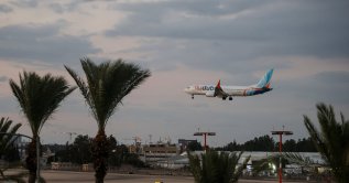 A plane carrying passengers who were on the flydubai aircraft bound for Israel from the United Arab Emirates, which was diverted to Saudi Arabia following an emergency signal, arrives at the Ben Gurion International Airport in Lod, near Tel Aviv, Israel, Sept. 30, 2026. (Reuters Photo)