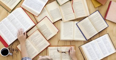 Highlighting or underlining and repeatedly reviewing notes feels engaging because those approaches keep you focused for a short period. (Shutterstock Photo)