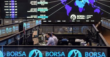 Traders work at their desks on the floor of the Borsa Istanbul, Istanbul, Türkiye, May 22, 2018. (AFP Photo)