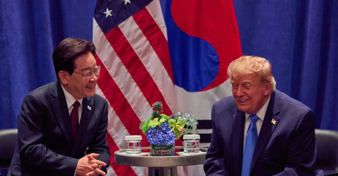 South Korean President Lee Jae-myung (L) holds talks with U.S. President Donald Trump during a meeting, New York, U.S., Sept. 22, 2026. (EPA Photo)