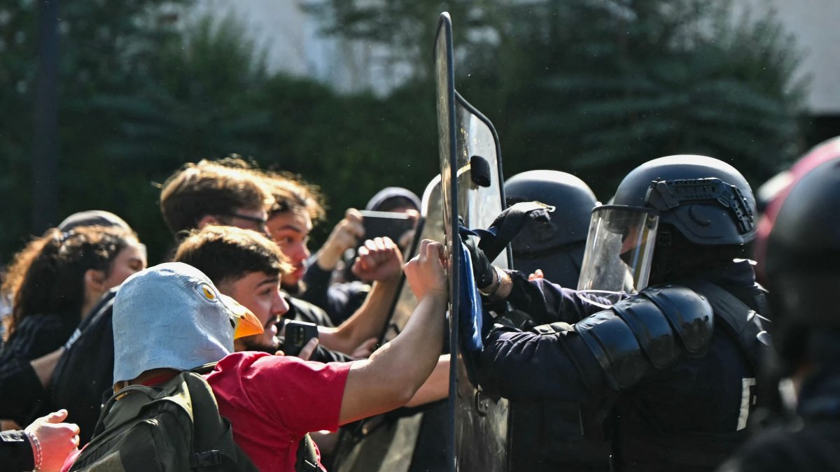 Anti-riot police officers face protesting students carrying out a blockade outside the secondary school Le Corbusier, in Aubervilliers, Paris, France, Oct. 1, 2026. (AFP Photo)