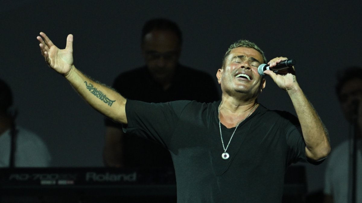 Singer Amr Diab, performs before the Lusail Super Cup between Al Hilal and Zamalek at the Lusail Iconic Stadium, Lusail, Qatar, 9 Sept. 9, 2022. (Getty Images Photo)