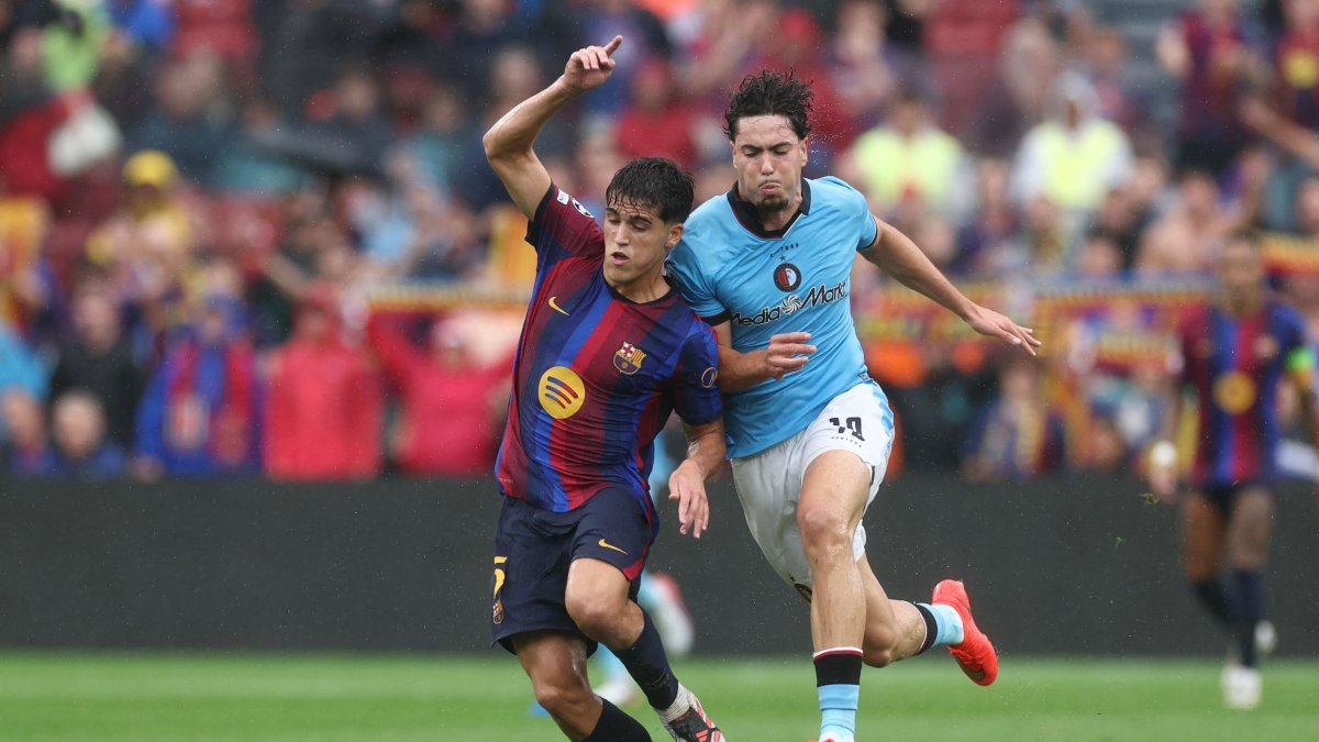 Barcelona's Pau Cubarsi (L) vies for the ball with Feyenoord's Goncalo Borges during the UEFA Champions League first-round, day 1 football match at Camp Nou Stadium, Barcelona, Spain, Sept. 9, 2026. (AFP Photo)