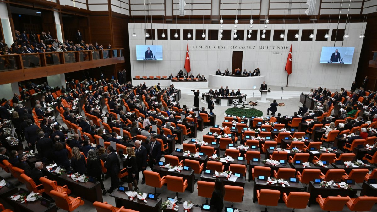 New Party lawmakers leave the chamber as President Recep Tayyip Erdoğan begins his address, Ankara, Türkiye, Oct. 1, 2026. (AA Photo)
